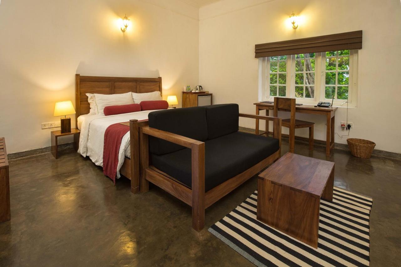The Secret Ella Hotel Passara Bagian luar foto