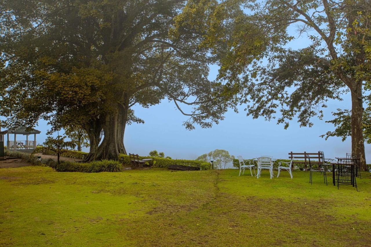 The Secret Ella Hotel Passara Bagian luar foto