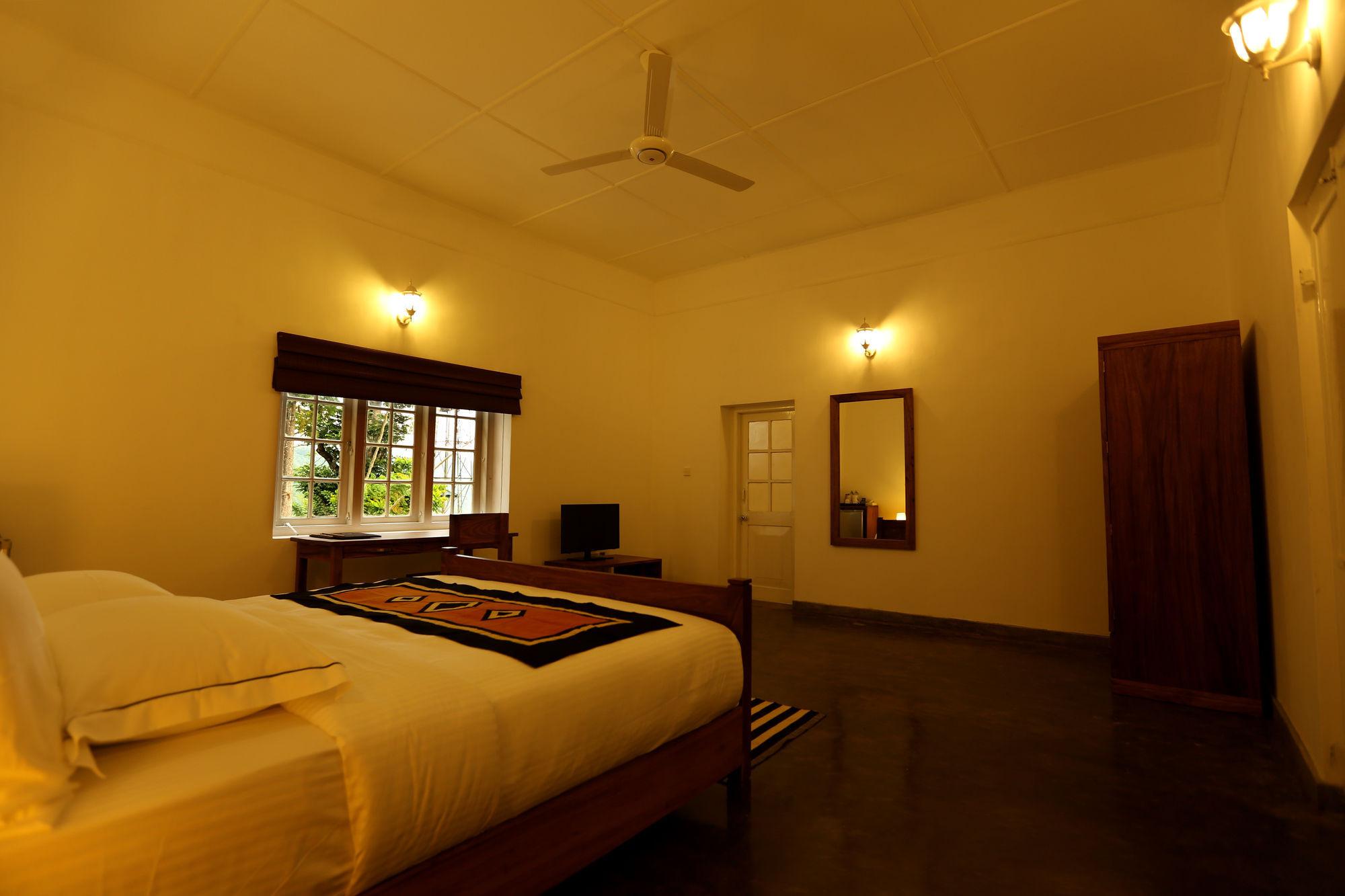 The Secret Ella Hotel Passara Bagian luar foto
